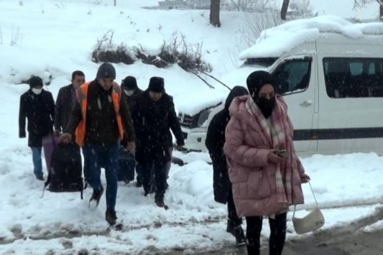 Yollarda mahsur kalan 24 bin 749 kişi misafirhane ve yurtlarda misafir edildi