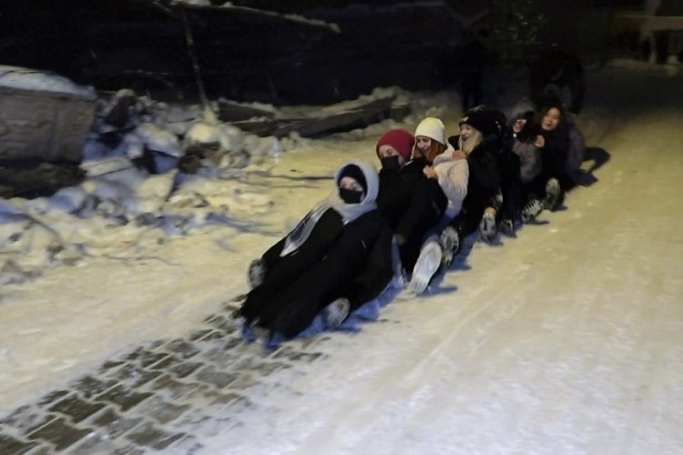 Kayak i&ccedil;in akın ettiler, tehlikeyle burun buruna geldiler