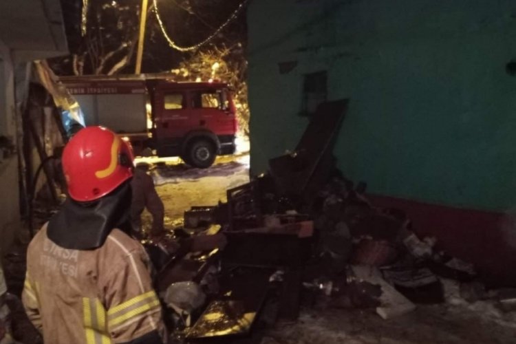 Bursa'da &ccedil;ıkan yangın b&uuml;y&uuml;meden s&ouml;nd&uuml;r&uuml;ld&uuml;