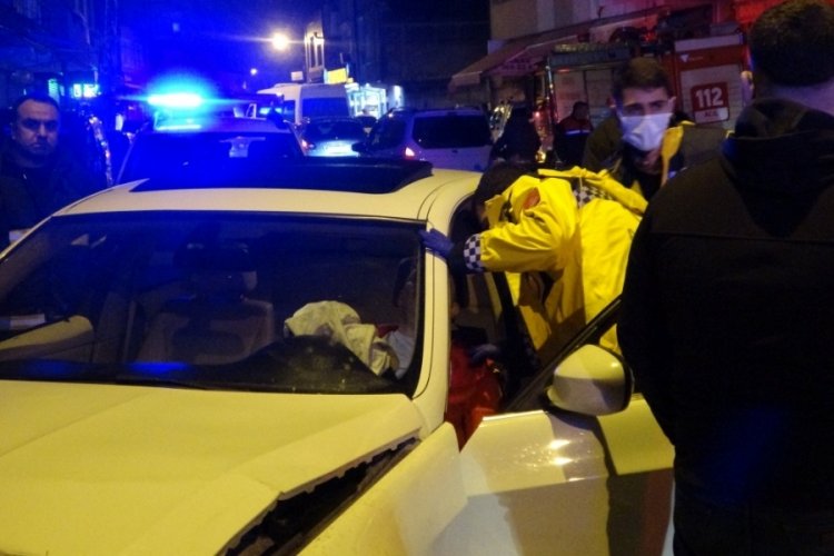 Polisten ka&ccedil;arken kaza yapan otomobil s&uuml;r&uuml;c&uuml;s&uuml; ağır yaralandı