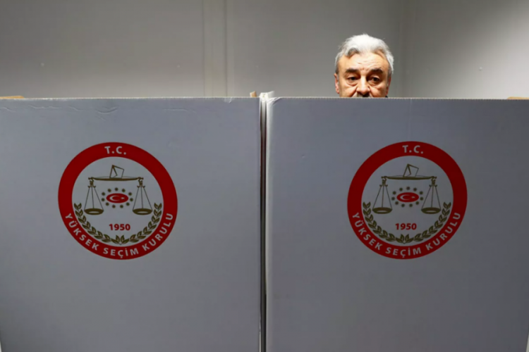 İYİ Parti YSK Temsilcisi a&ccedil;ıkladı: 200 bin karton oy verme kabini alınacak