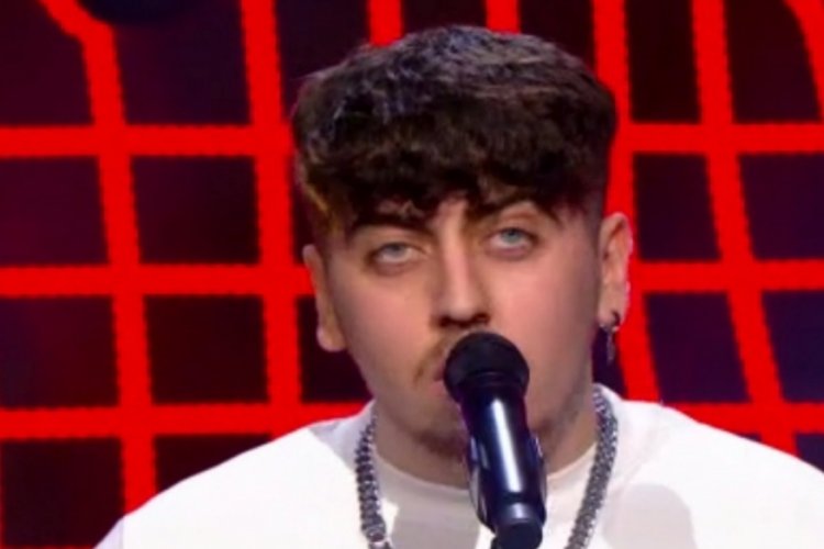 Bel&ccedil;ika'da 'The Voice' yarışmasına katılan T&uuml;rk genci b&uuml;y&uuml;k beğeni aldı