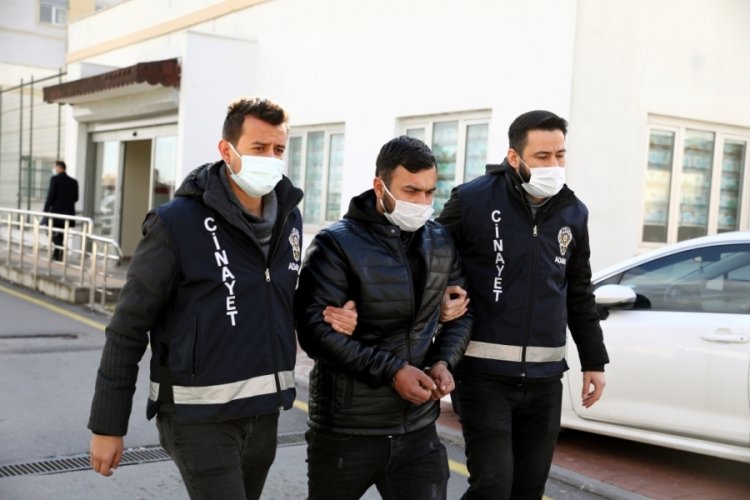 Adana'da k&uuml;fretti diye mesai arkadaşı &ccedil;eki&ccedil;le başına vurmuştu; kurtarılamadı