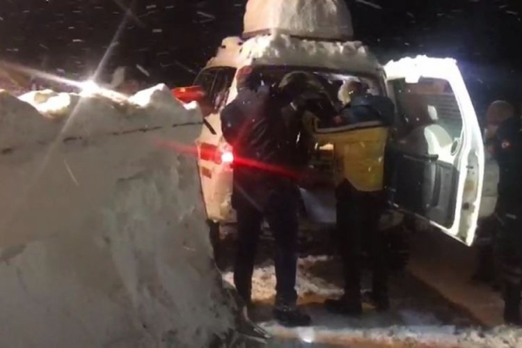 Erzincan'da kar yağışı ve tipiden&nbsp;5 saatte&nbsp;hastaneye ulaştırıldı&nbsp;