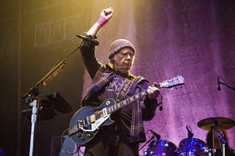Spotify, Neil Young'ın 'ya ben ya o' resti karşısında tercihini yaptı