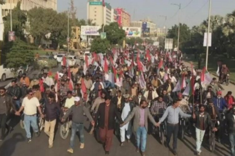 Pakistan'da protestoculara m&uuml;dahale: 1 &ouml;l&uuml;