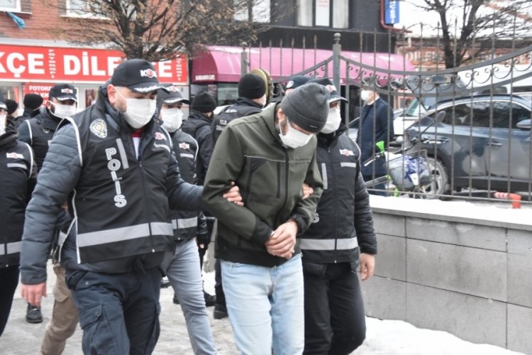 Eskişehir'de evlerini silah at&ouml;lyesine &ccedil;eviren ş&uuml;pheliler g&ouml;zaltına alındı
