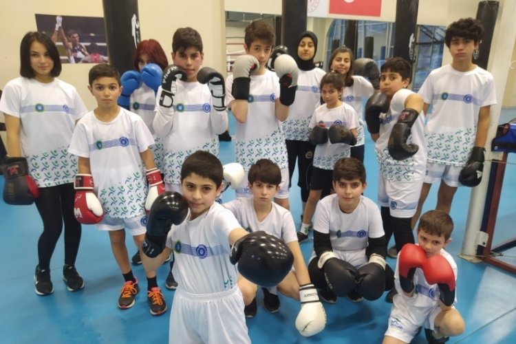 Bursa B&uuml;y&uuml;kşehir Belediyesi Kış Spor Okulu'nda &ccedil;ocuklar spordan kopmuyor
