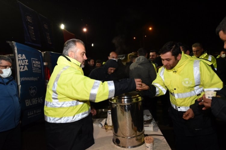 Bursa'da ulaştıran ekibe, şantiyede moral ziyareti