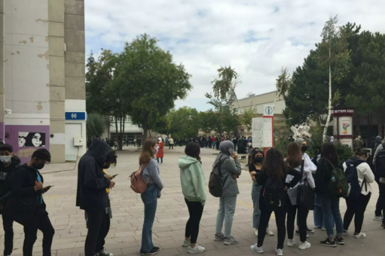 Hacettepe &Uuml;niversitesi'nde yemekhane &uuml;cretlerine y&uuml;zde 50 zam