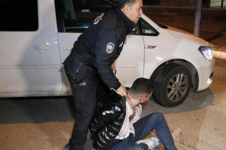 Alkoll&uuml; s&uuml;r&uuml;c&uuml; 20 kilometrelik ka&ccedil;ışla ortalığı birbirine kattı