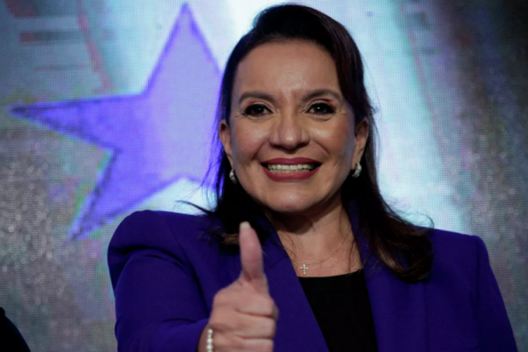 Honduras'ın ilk kadın lideri Castro yemin etti