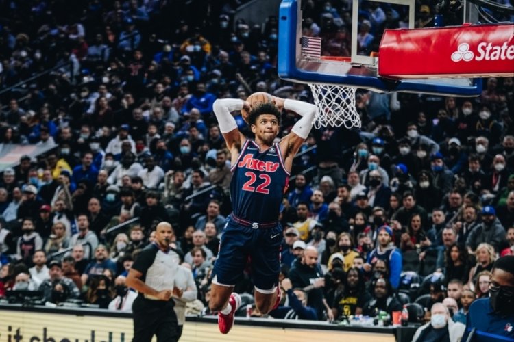 Philadelphia 76ers, Los Angeles Lakers'ı farklı mağlup etti