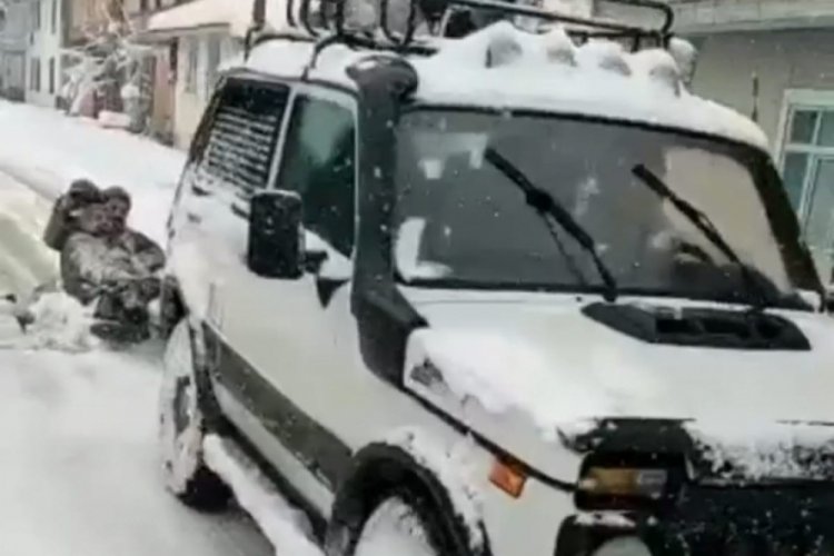 Bursa'da cipe bağladıkları iple sokakta kaydılar