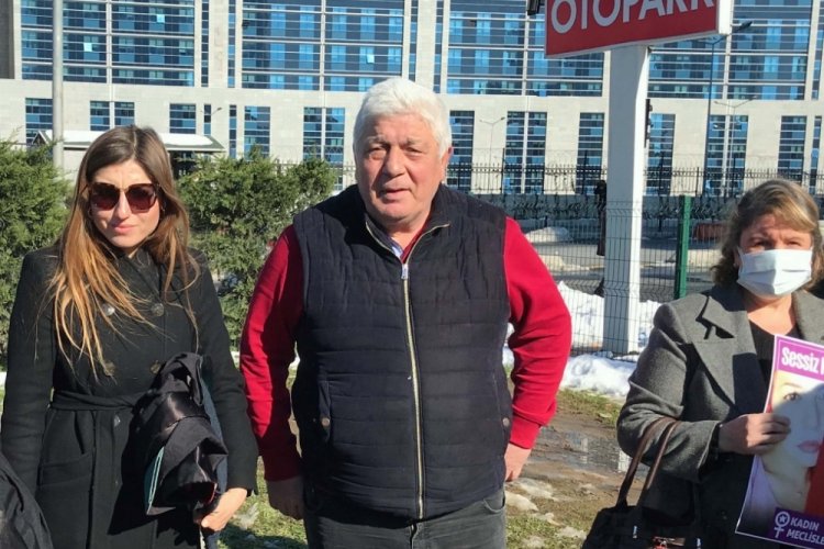 İstanbul Kadık&ouml;y'de Şebnem K&ouml;ker'in &ouml;l&uuml;m&uuml;nde "gitar biblosu" tespiti