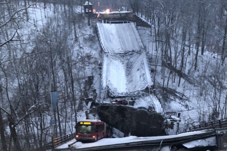 Pittsburgh'da k&ouml;pr&uuml; &ccedil;&ouml;kt&uuml;: 3 yaralı