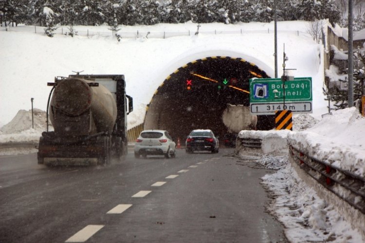 Bolu Dağı kar temizliği i&ccedil;in trafiğe kapatılacak