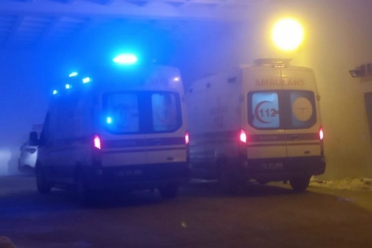 Bitlis'te virajı alamayan ara&ccedil; şarampole yuvarlandı!