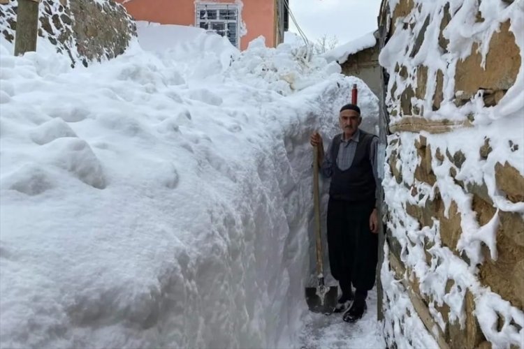 Elazığ'da bazı evler kara g&ouml;m&uuml;ld&uuml;