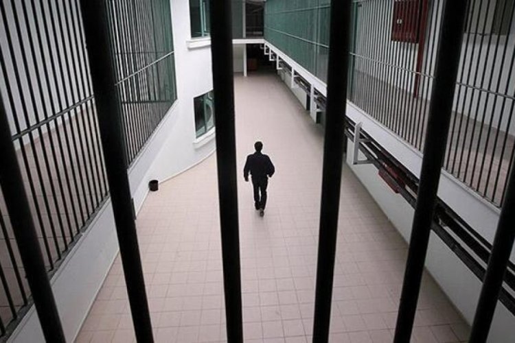 A&ccedil;ık ceza infaz kurumlarında kalanların izinleri uzatıldı