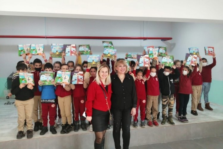 &Ouml;d&uuml;ll&uuml; yazar Bursa'da hayranlarıyla buluştu