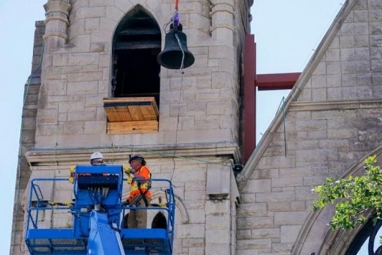 Kilise &ccedil;anlarını gereğinden fazla &ccedil;aldı diye ceza yedi!