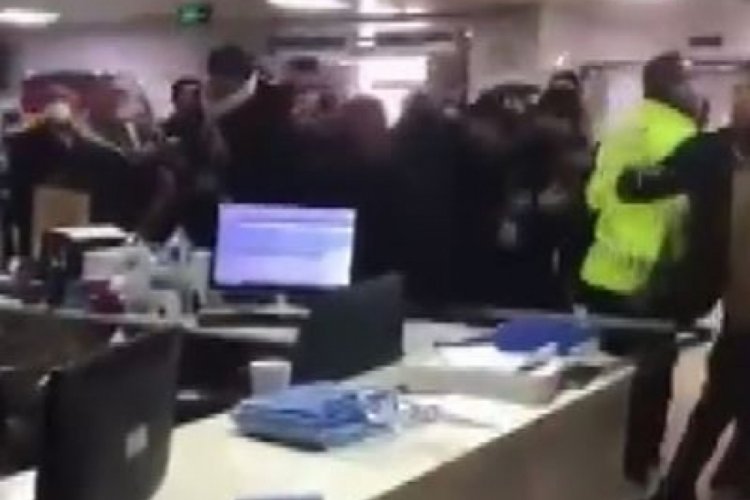 "Ambulans niye gecikti" deyip g&uuml;venlik g&ouml;revlilerini darp ettiler
