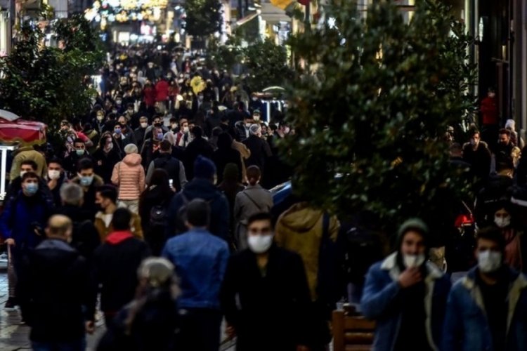 Bilim Kurulu &Uuml;yesi Tevfik &Ouml;zl&uuml;: 'Omicron' bağışıklığıyla salgının sonu gelebilir