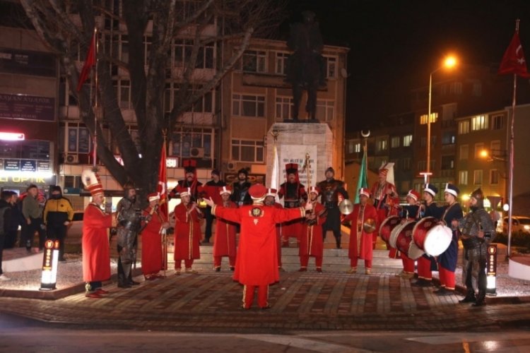 Bursa'da G&uuml;rsu sokakları mehteranla ısındı