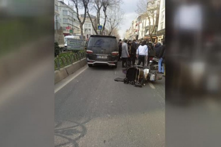 İstanbul'da İETT otob&uuml;s&uuml; ile minib&uuml;s arasında sıkışan motokurye yaralandı