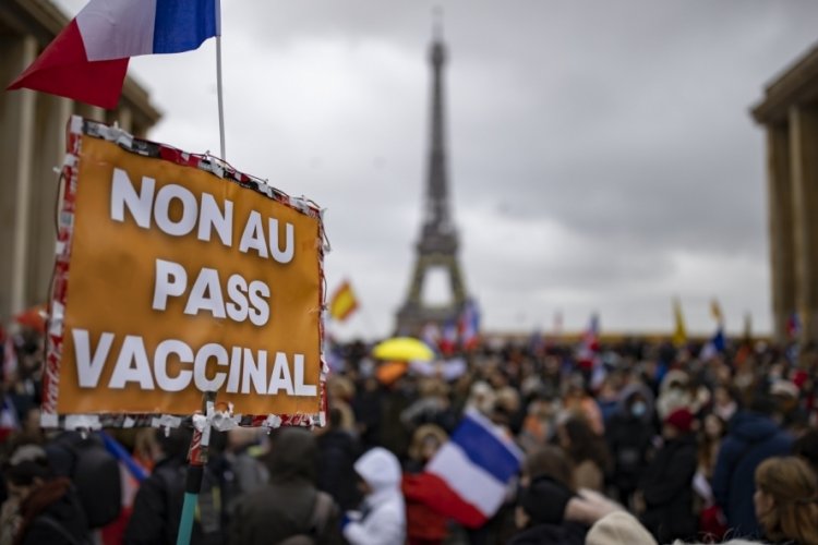 Fransa'da aşı karşıtları protestolara devam ediyor 
