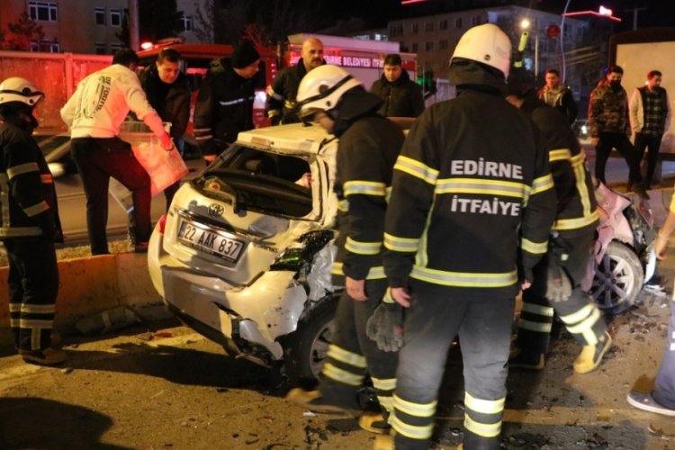 Kazada kadın s&uuml;r&uuml;c&uuml; Covid-19 hastası, tır s&uuml;r&uuml;c&uuml;s&uuml; ise alkoll&uuml; &ccedil;ıktı