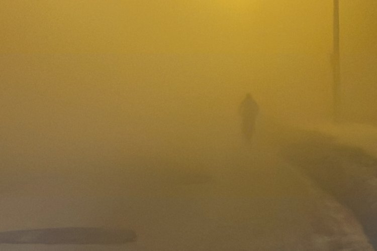 D&uuml;zce'de yoğun sis: G&ouml;z g&ouml;z&uuml; g&ouml;rm&uuml;yor