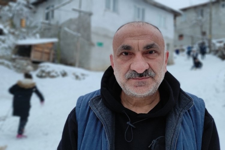 Bursa'da engelli kız muhtarın yaptığı kızakla hayatında ilk defa kaydı