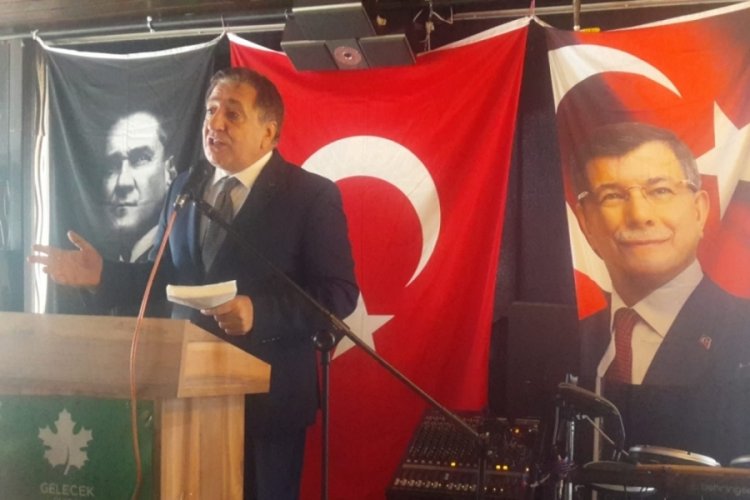 İzzettin K&uuml;&ccedil;&uuml;k: Esnaf lambasını kapatıyor ki elektriğe &ccedil;arpılmasın