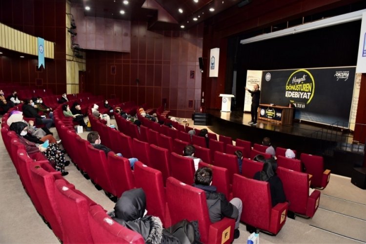 Bursa Yıldırımlı kitapseverler Tarık Tufan ile buluştu