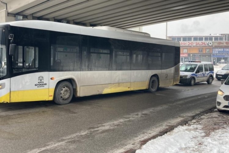 Konya'da ara&ccedil; &ccedil;arptı, belediye otob&uuml;s&uuml;yle hastaneye g&ouml;t&uuml;r&uuml;l&uuml;rken &ouml;ld&uuml;