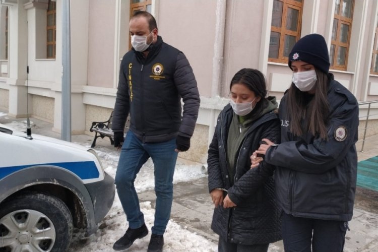 Annesinin &ouml;l&uuml;m&uuml;ne neden olan 24 yaşındaki kız tutuklandı