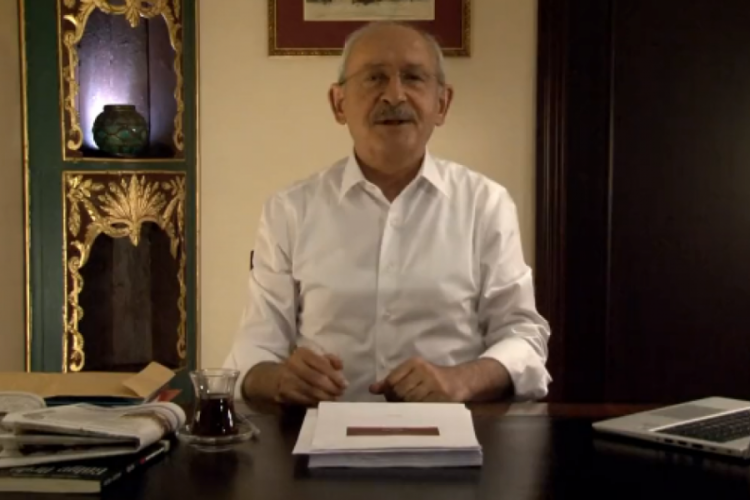 Kemal Kılı&ccedil;daroğlu trolleri afişe etti