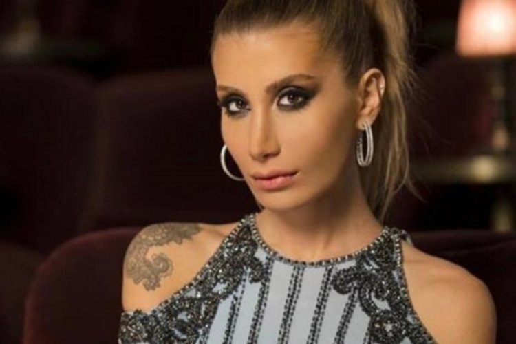 İrem Derici, M&uuml;ge Anlı hayranı &ccedil;ıktı