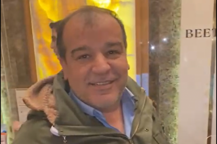 Taksisinde unutulan 50 bin doları sahibine ulaştırdı!