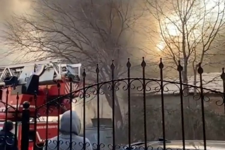 Bursa'da iki farklı mahallede &ccedil;ıkan yangın paniğe neden oldu