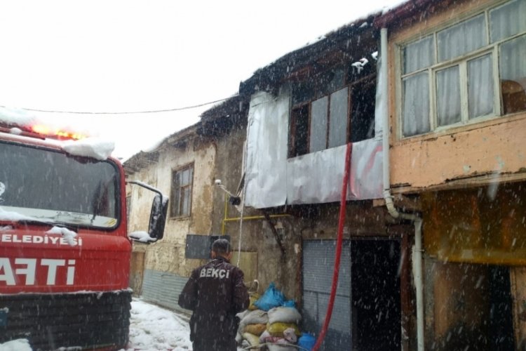 Isparta'da 2 kardeş, yangında &ccedil;&ouml;ken evlerinin enkazında can verdi