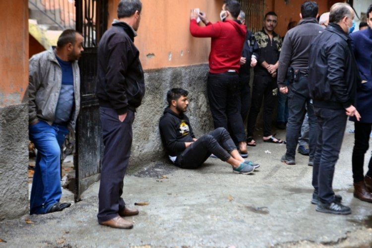Adana Seyhan'da ev yangını;&nbsp;Suriyeli Emir'in bacağı yandı&nbsp;