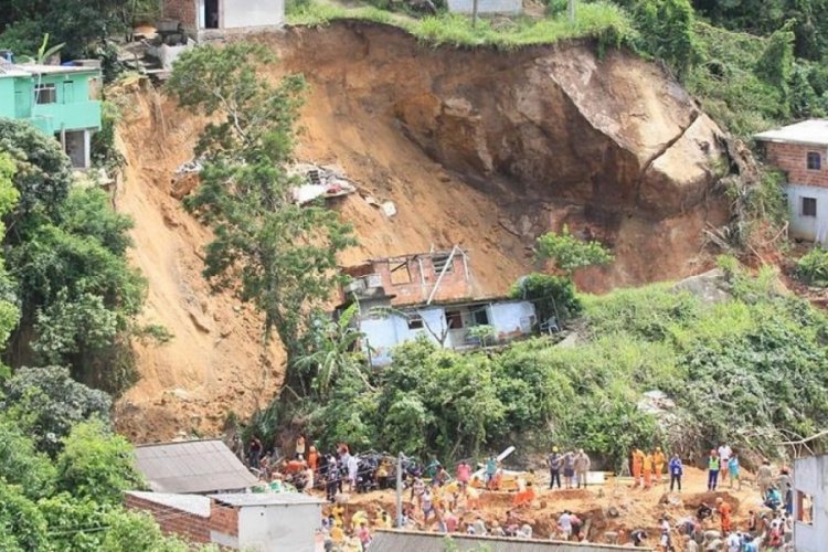 Brezilya'da toprak kayması: 19 &ouml;l&uuml;