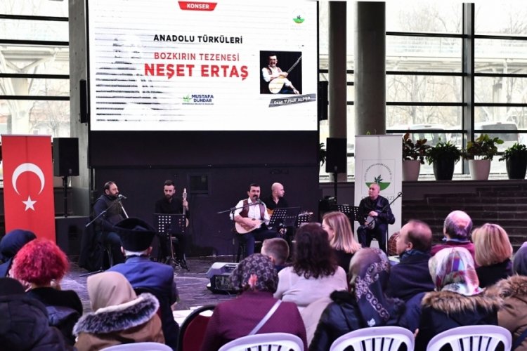 Bursa Osmangazi'de Neşet Ertaş t&uuml;rk&uuml;leri konseri