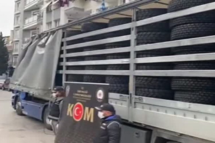 İzmir'de 268 g&uuml;mr&uuml;k ka&ccedil;ağı ağır vasıta lastiği ele ge&ccedil;irildi