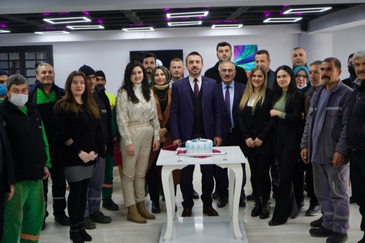 Bursa'da Başkan Tanır'dan personele doğum g&uuml;n&uuml; s&uuml;rprizi