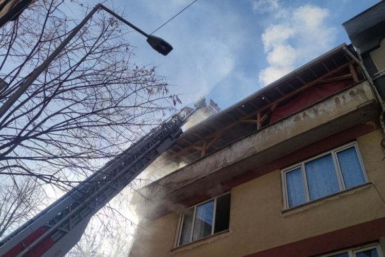 Bursa'da &ccedil;atı yangınında can pazarı