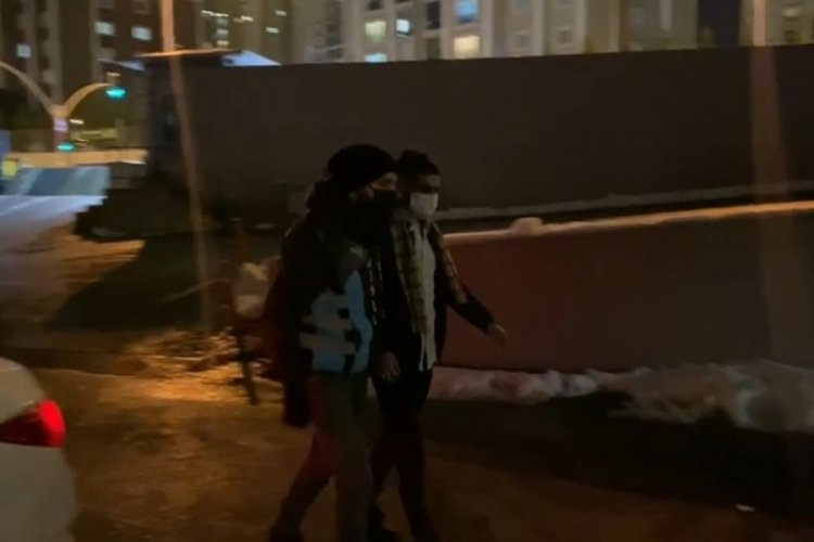 İstanbul'da Emniyet M&uuml;d&uuml;rl&uuml;ğ&uuml;'n&uuml;n &ouml;n&uuml;nde drift yapan s&uuml;r&uuml;c&uuml; yakalandı
